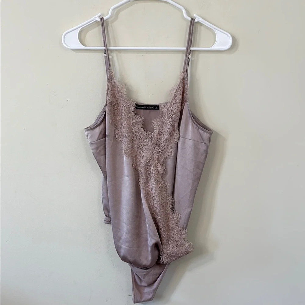 Abercrombie & Fitch Mauve Lace Cami Bodysuit Size Large - Picture 1 of 8